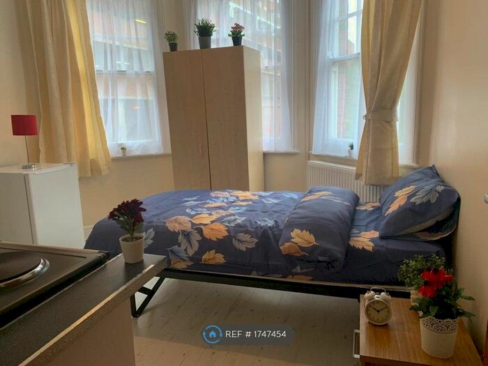 Studio To Rent In Bury Road, London, N22