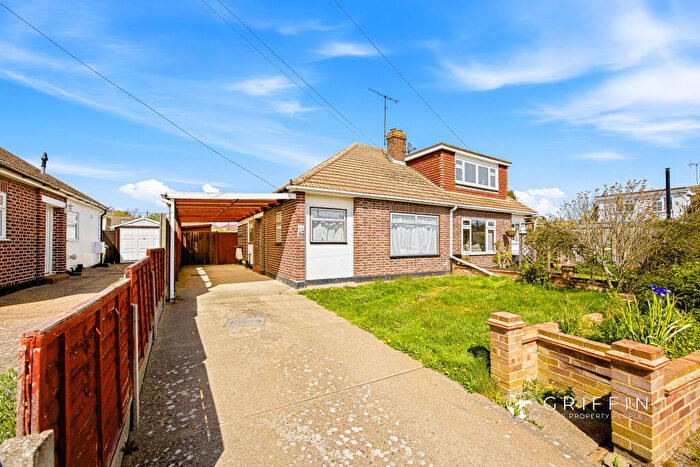 2 Bedroom Semi-Detached Bungalow For Sale In Johnson Close, Rochford, SS4