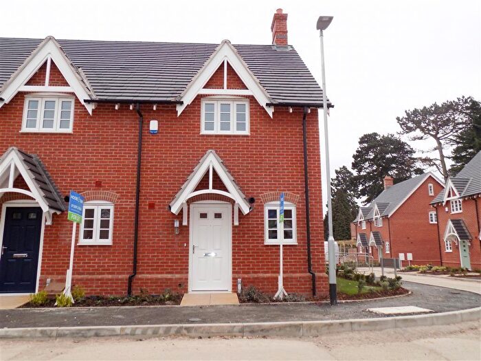 3 Bedroom Town House To Rent In Cypress Road, LE12