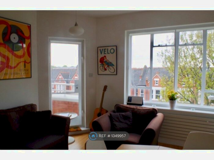 2 Bedroom Flat To Rent In Dalton House, London, SW12