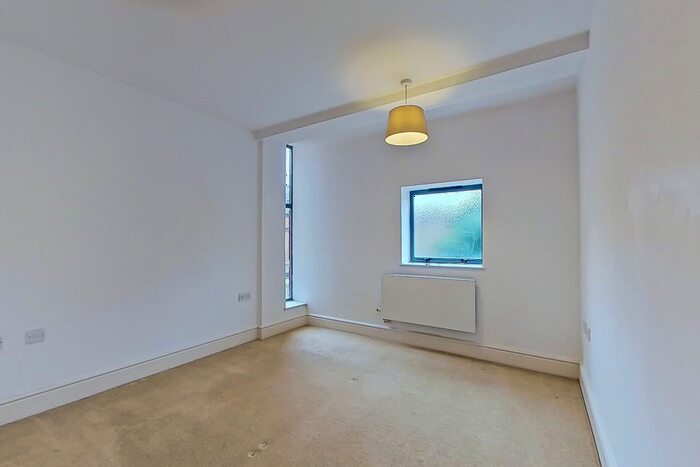 1 Bedroom Flat For Sale In High Street, Sutton Coldfield, B72