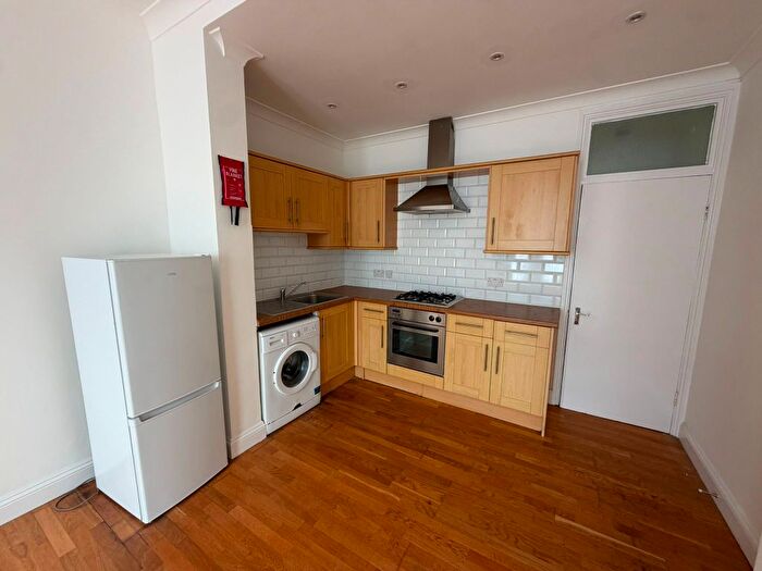 1 Bedroom Flat To Rent In Ashgrove Road, IG3