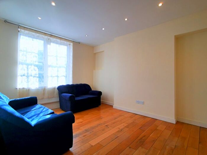 2 Bedroom Flat To Rent In Fulham Palace Road, London, W6
