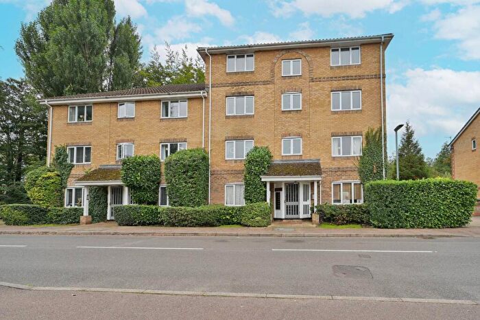 2 Bedroom Flat For Sale In Kingfisher Drive, Hemel Hempstead, HP3