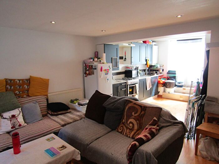 2 Bedroom Flat To Rent In Rushmore Road, Hackney, E5