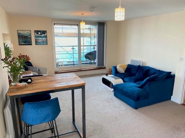 2 Bedroom Flat To Rent In Ferry Court, Cardiff, CF11