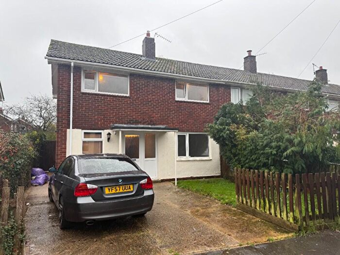 4 Bedroom End Of Terrace House To Rent In Cedar Road, SO45