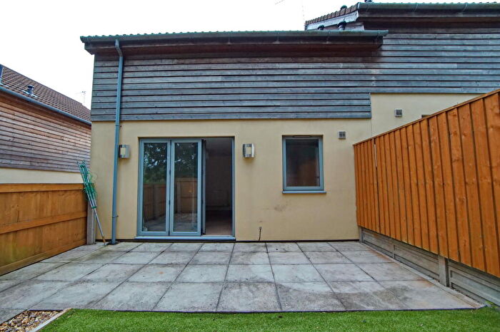 2 Bedroom End Of Terrace House To Rent In Seymour Road, Staple Hill, BS16