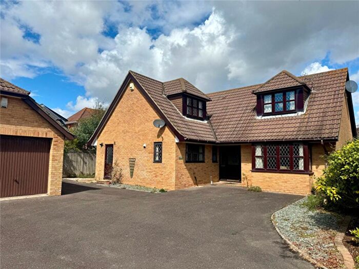 3 Bedroom Bungalow For Sale In Sandmartin Close, Barton On Sea, Hampshire, BH25