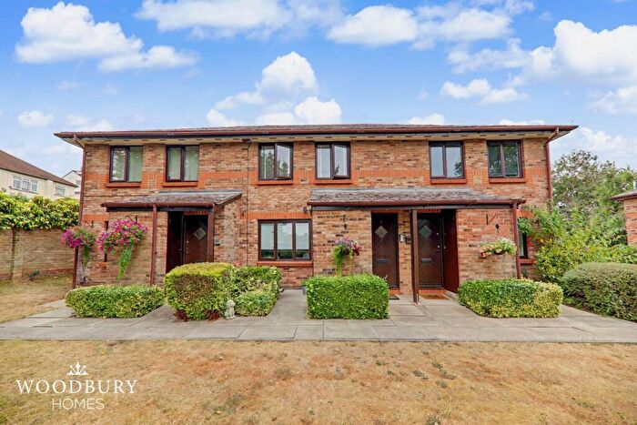 1 Bedroom Apartment For Sale In Maple Gate, Loughton, IG10