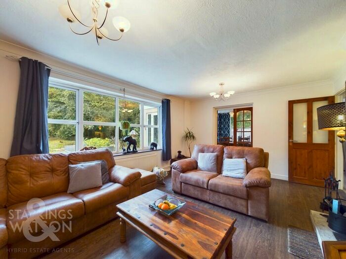 4 Bedroom Detached Bungalow For Sale In Yarmouth Road, Broome, Bungay, NR35
