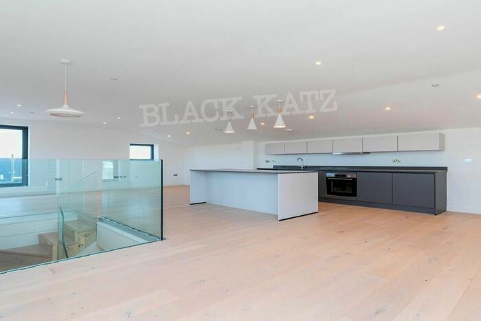 2 Bedroom Flat To Rent In Tottenham Lane, London, N8