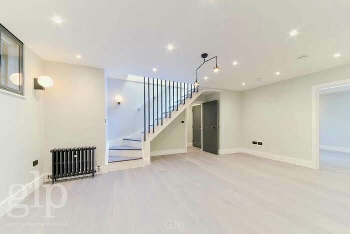 1 Bedroom Flat To Rent In Beak Street, Soho, W1F