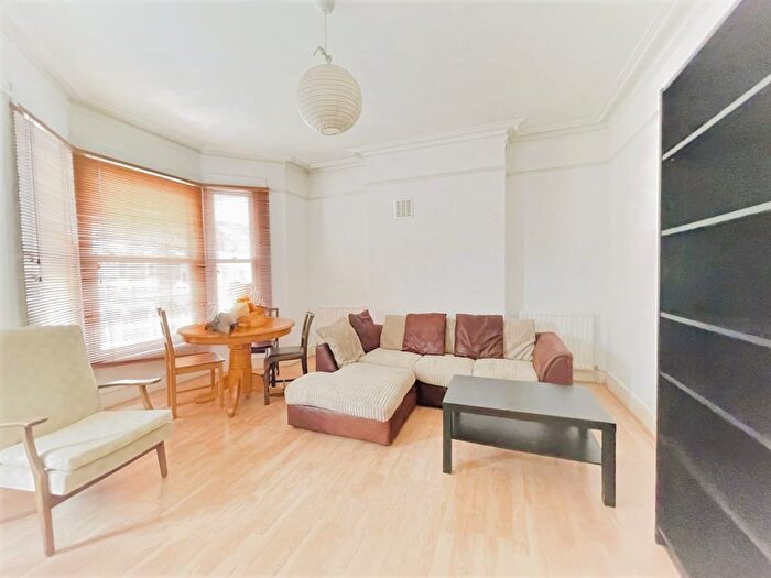 2 Bedroom Flat To Rent In Arodene Road, London, SW2