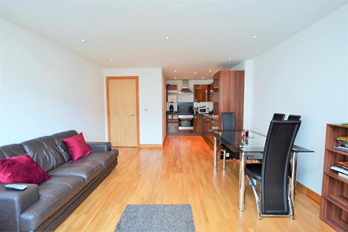 2 Bedroom Apartment To Rent In Harley House, Limehouse, E14