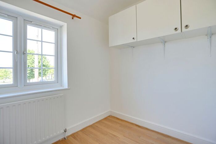 5 Bedroom End Of Terrace House To Rent In Central Avenue, Enfield, EN1
