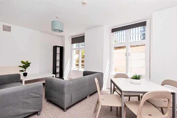 3 Bedroom Flat To Rent In Charlotte Street, Bristol, BS1