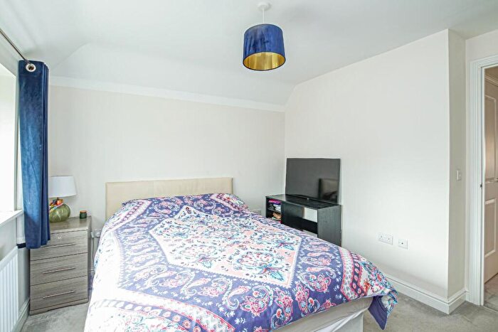 3 Bedroom End Of Terrace House For Sale In Shackleton Grove, Leighton Buzzard, LU7