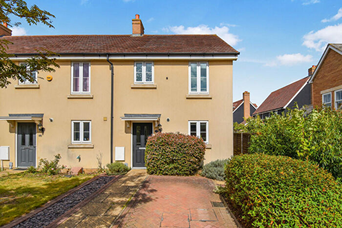3 Bedroom End Of Terrace House For Sale In Saturn Way, Biggleswade, SG18