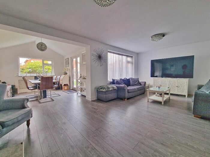 4 Bedroom Detached House For Sale In Nipsells Chase, CM3