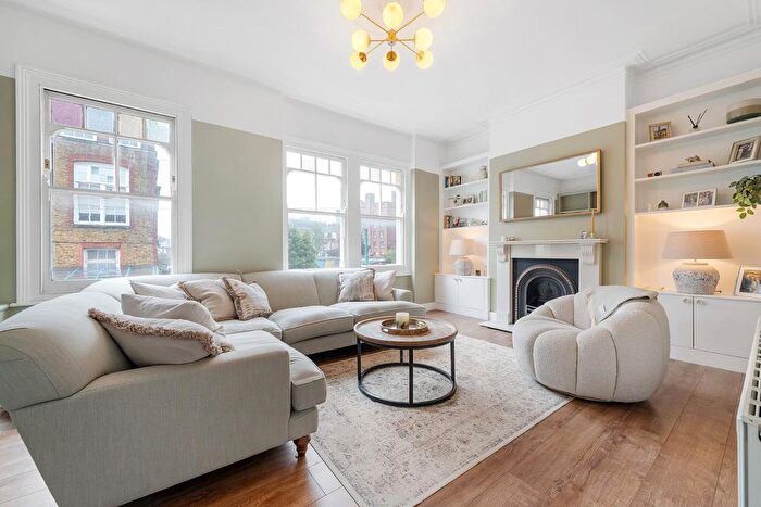 3 Bedroom Flat For Sale In Kingswood Road, SW2