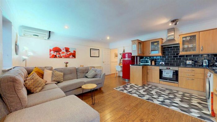 2 Bedroom Flat To Rent In Plas St Pol De Leon, , Penarth Marina, CF64