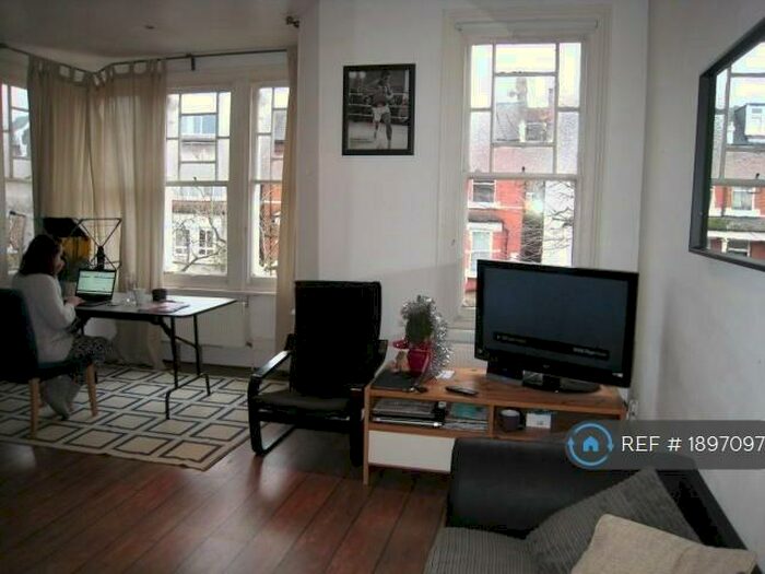 3 Bedroom Flat To Rent In Cecile Park, London, N8
