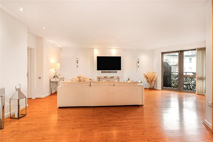2 Bedroom Apartment For Sale In Wick Lane, London, E3 - Photo 7