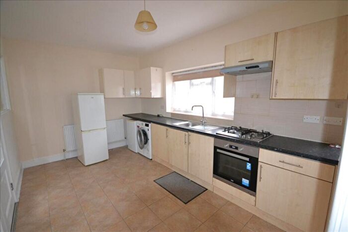 Studio To Rent In Deanscroft Avenue, London, NW9