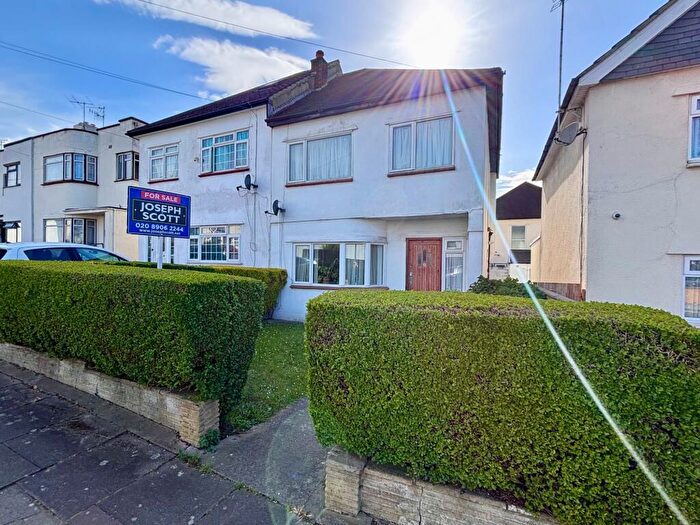 3 Bedroom Semi-Detached House For Sale In Perth Avenue, London, NW9