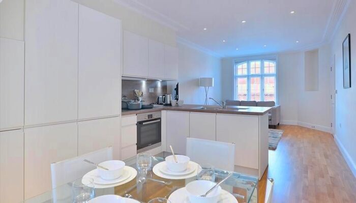3 Bedroom Flat To Rent In Hamlet Gardens, London, W6