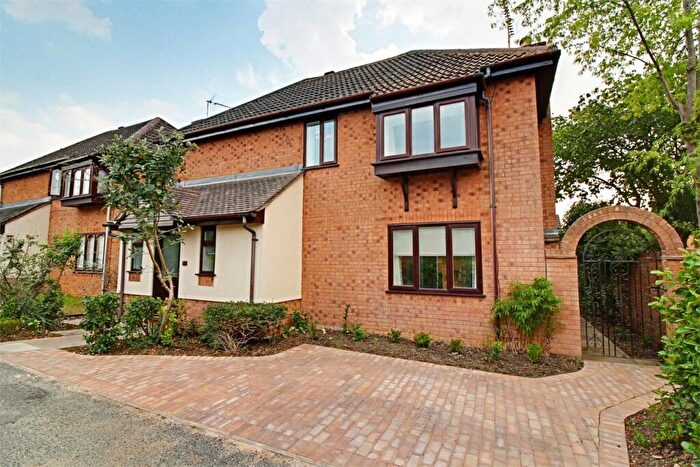 4 Bedroom Detached House To Rent In Dove Close, Bishop's Stortford, CM23