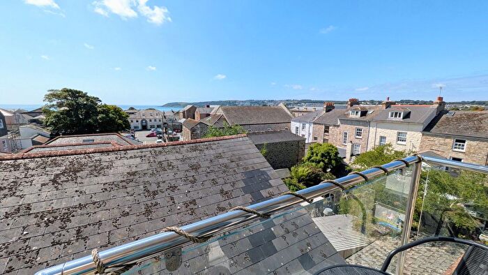 2 Bedroom Flat For Sale In Causewayhead, Penzance, TR18