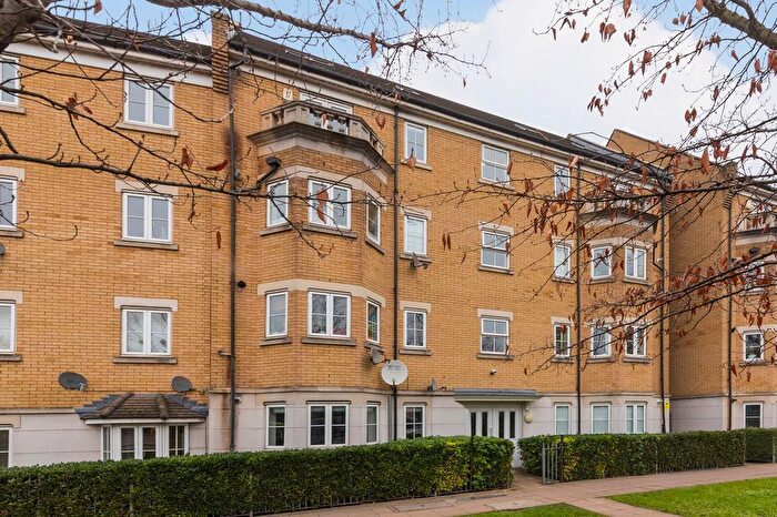 2 Bedroom Flat To Rent In Peckham Road, Southwark, Peckham Rye, London, SE15