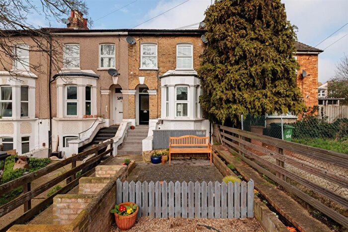 1 Bedroom Flat For Sale In Wallwood Road, Leytonstone, E11