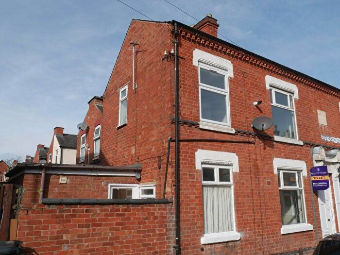 4 Bedroom Semi-Detached House To Rent In Kings Newton Street, Leicester, LE2
