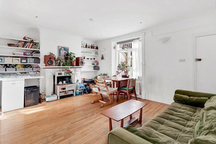 2 Bedroom Flat To Rent In Mildmay Grove North, London, N1