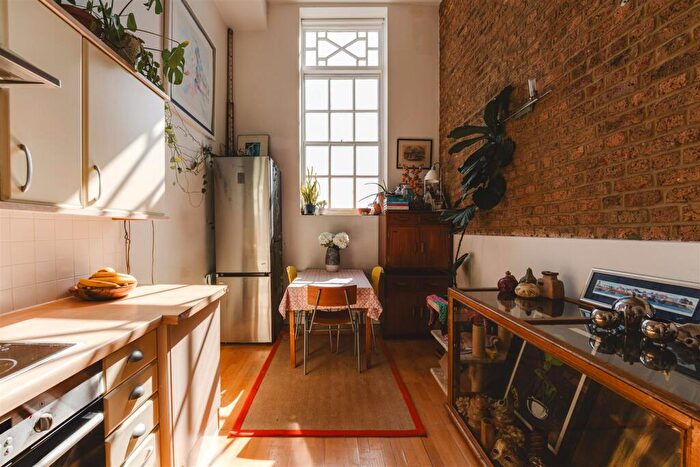 2 Bedroom Flat For Sale In Scholars Place, London, N16
