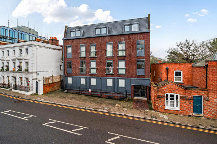 1 Bedroom Flat For Sale In Sheet Street, Windsor, SL4