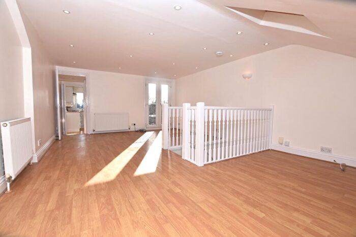 3 Bedroom Maisonette To Rent In Grafton Road Croydon, CR0