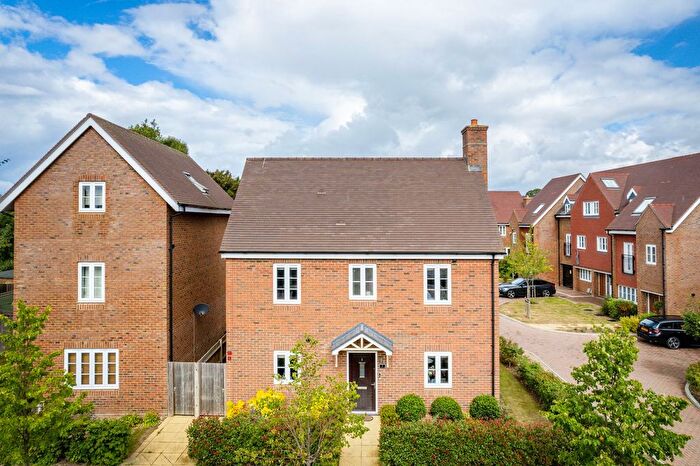 3 Bedroom Detached House For Sale In Isabella Walk, Tadworth, KT20