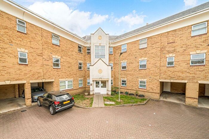 1 Bedroom Flat For Sale In International Way, Sunbury-On-Thames, TW16