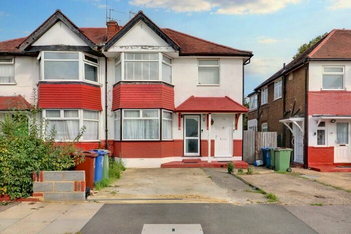 2 Bedroom Flat To Rent In Everton Drive, Stanmore, HA7