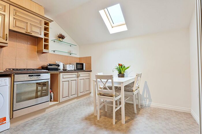 2 Bedroom Flat For Sale In Willowbrae Road, Edinburgh, EH8