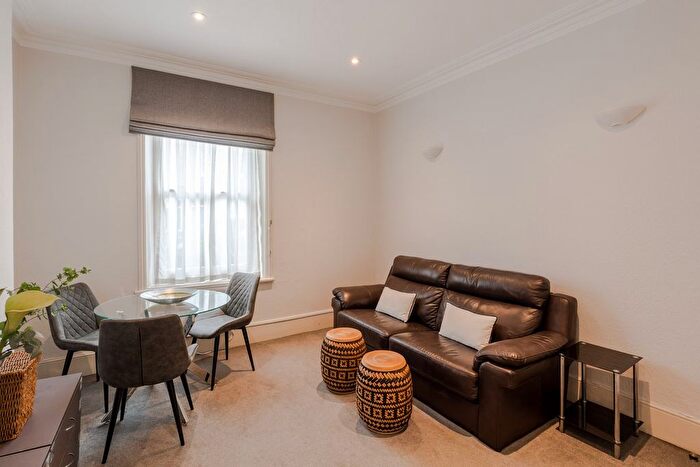 1 Bedroom Flat To Rent In Bell Street, Marylebone, London, NW1