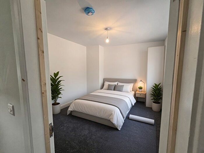 4 Bedroom Semi-Detached House To Rent In Tudor Road, Hayes, UB3