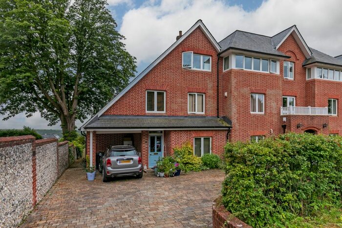 2 Bedroom Maisonette To Rent In The Limes, Northbrook Avenue, Winchester, SO23