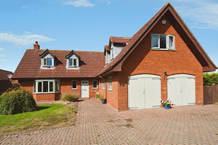 4 Bedroom Bungalow For Sale In Louth Road, Wragby, Market Rasen, Lincolnshire, LN8