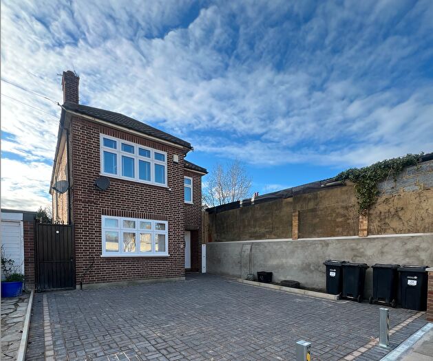 2 Bedroom Flat To Rent In Aberdour Road, Ilford, IG3