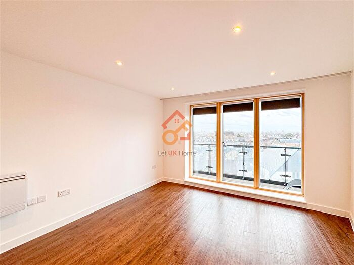 2 Bedroom Flat To Rent In Bassett House, Durnsford Road, London, SW19